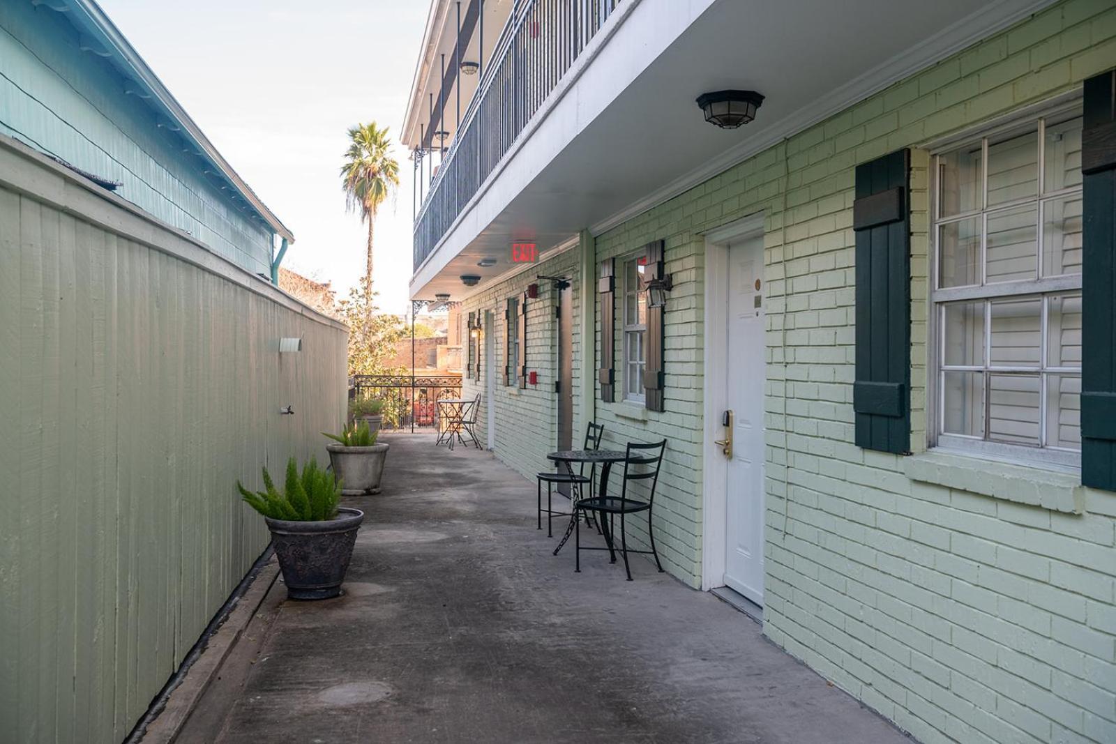 French Quarter Suites Hotel New Orleans Exterior photo