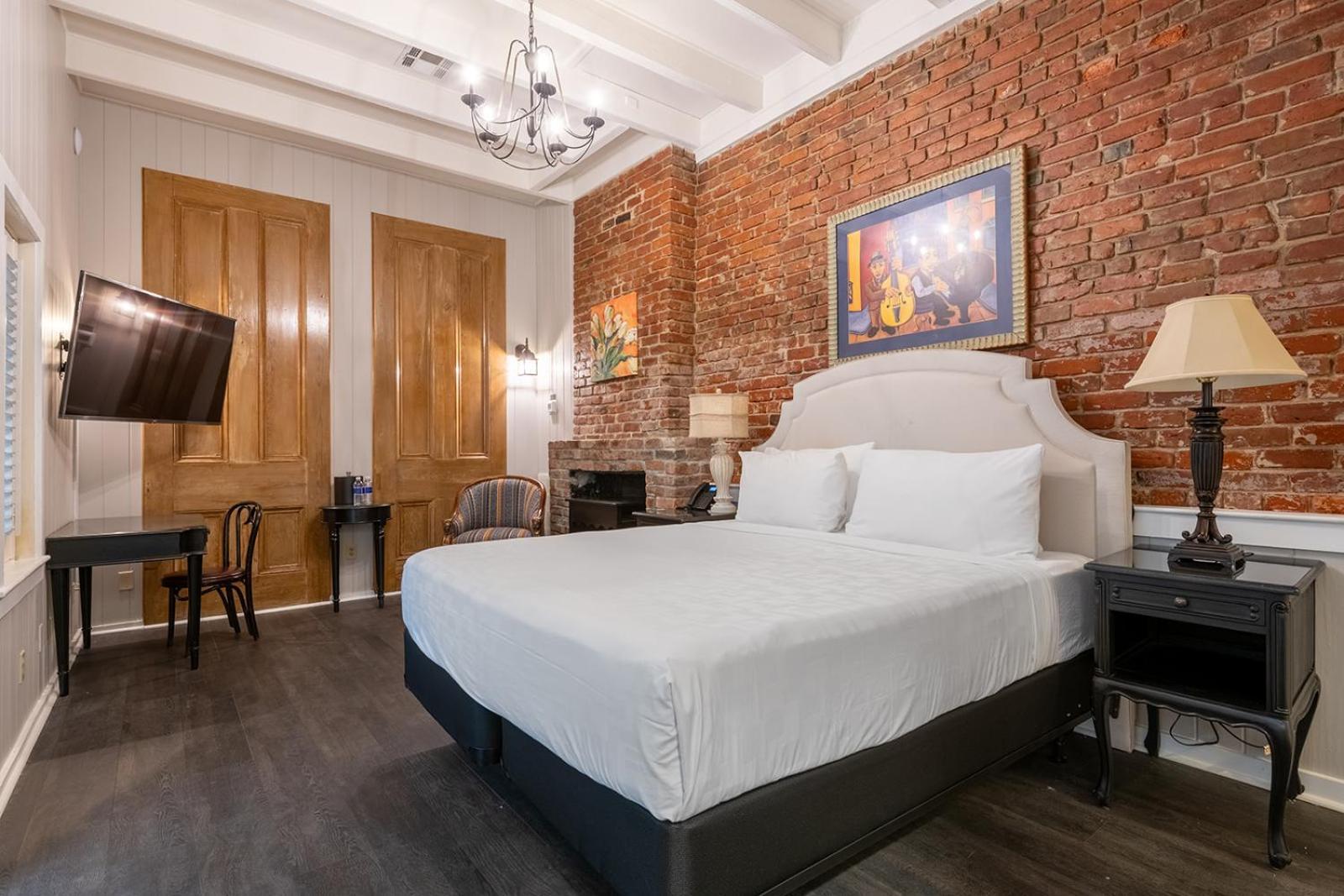 French Quarter Suites Hotel New Orleans Exterior photo