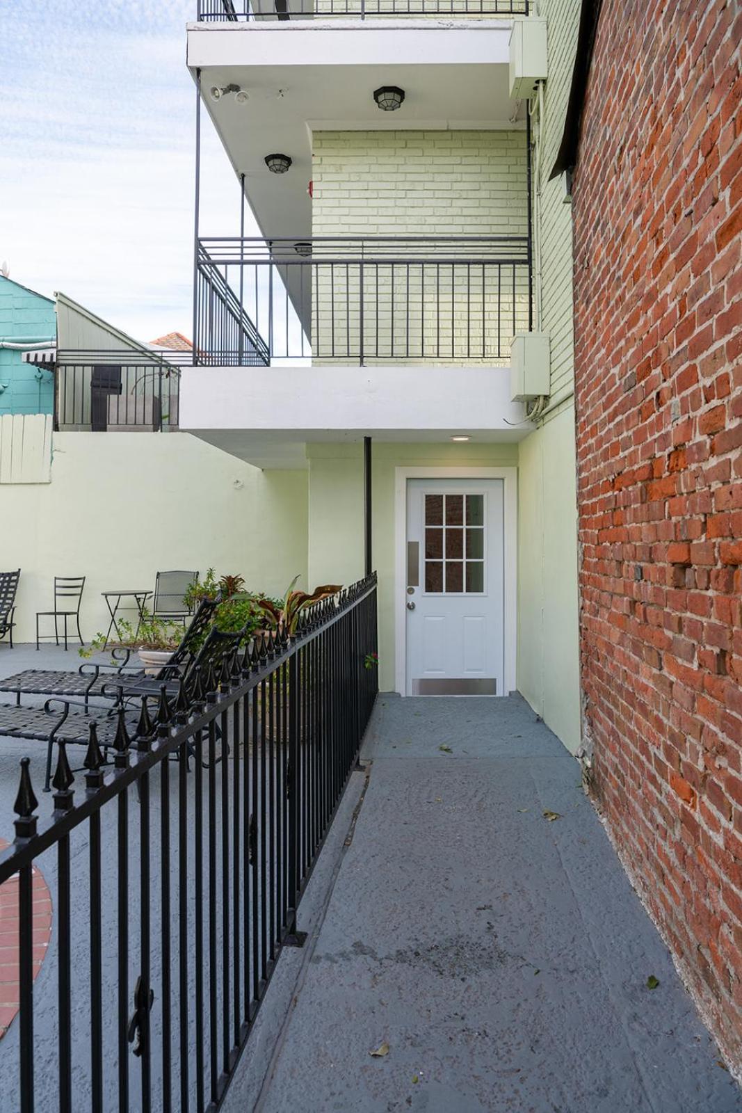 French Quarter Suites Hotel New Orleans Exterior photo