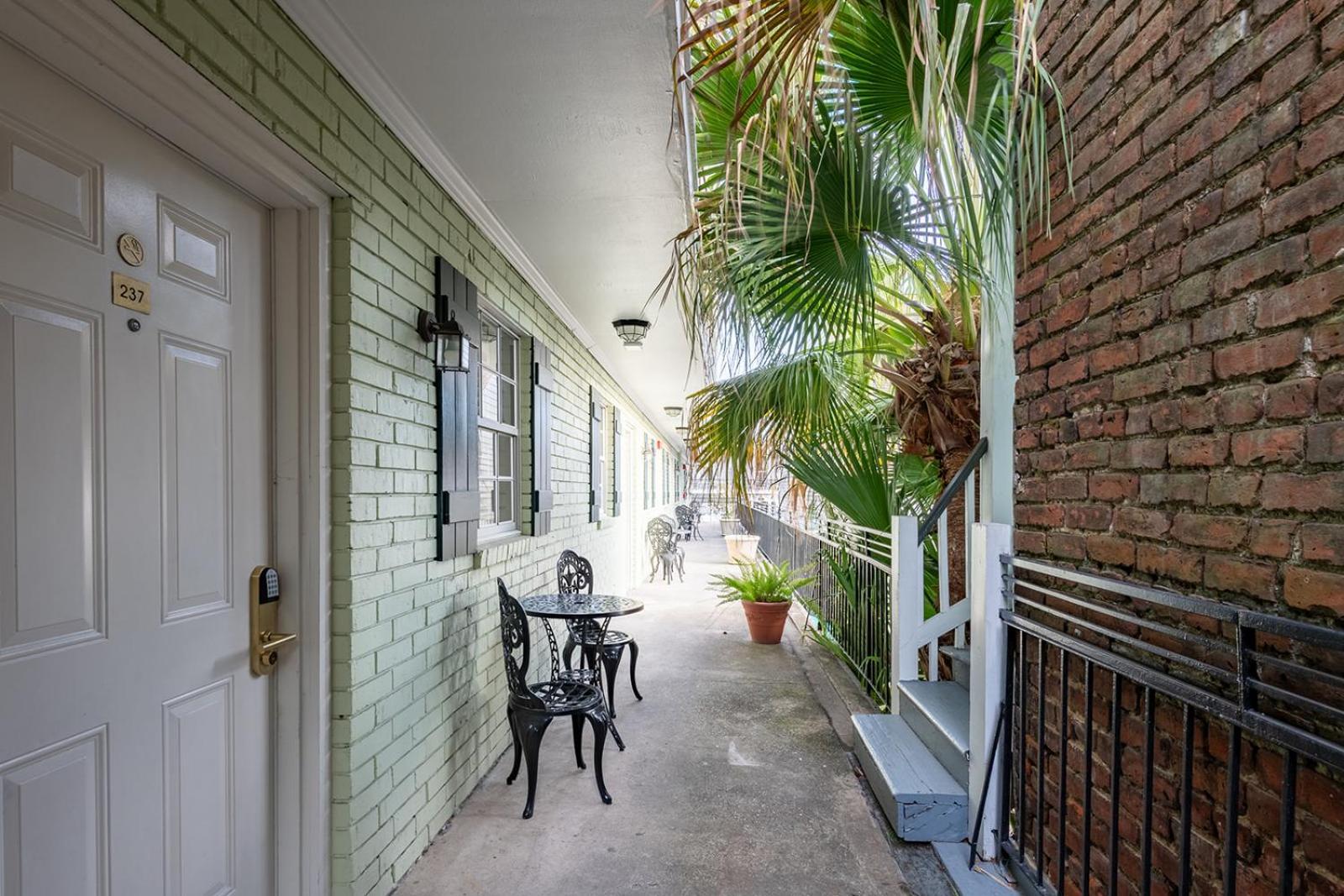 French Quarter Suites Hotel New Orleans Exterior photo