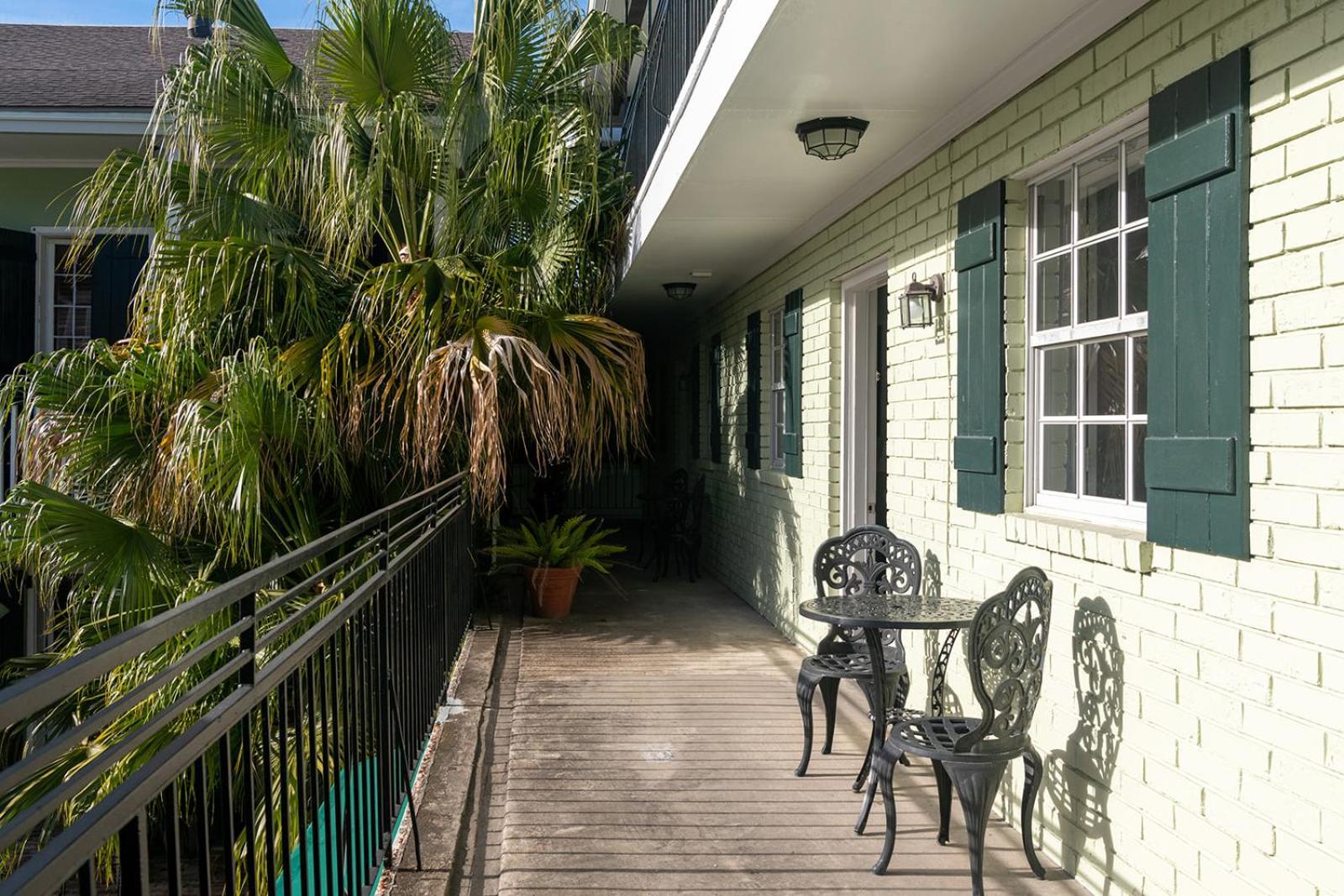 French Quarter Suites Hotel New Orleans Exterior photo